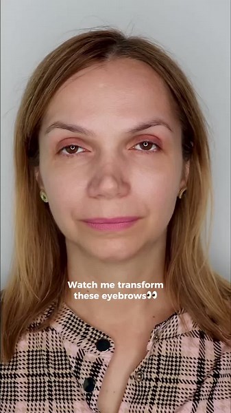 Watch me transform these brows with powder eyebrows!👀 This semi-permanent technique gives you soft, natural-looking brows that last for months. Say goodbye to daily brow makeup and hello to effortless beauty! Book your appointment now and experience the powder magic🪄 - - #brisbanebrows #brisbanebeauty #brisbanepmu #cosmetictattooadelaide #ombrebrows #browcoverup #powderbrows #pmupowderbrows #tattoocoverup #adelaidebrows #sydneypmu #eyebrowcoverup #brisbanefeathertouch #powderbrowsbrisbane #fea