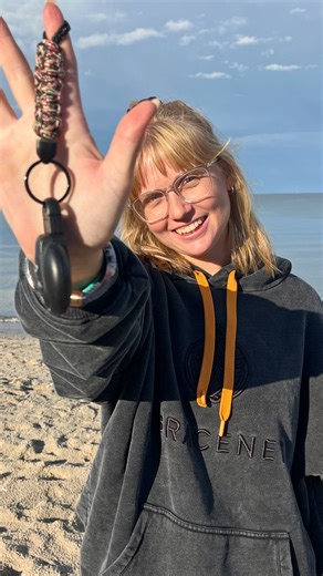 BRACENET - SAVE THE SEAS. Ghost Net Recovery & Upcycling Brand on Instagram: "Vom Netz aus dem Meer bis zum letzten Shot am Strand. 🌊 So entsteht unser Caspian Sea Schlüsselanhänger – von der Bergung über die Verarbeitung bis zum Shooting und ein paar ehrliche Outtakes zwischendurch. Handgemacht, sinnvoll, echt. 🩵 __________ From the ocean to the final shot on the beach. 🌊 This is how our Caspian Sea keychain comes to life – from net recovery to crafting, the shoot, and a few honest outtakes