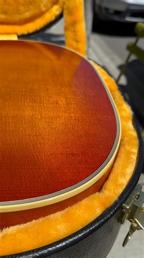 Just in at the guitar store is this beautiful Gibson custom shop 1960 hummingbird reissue! Find it online at www@quimpersound.com #guitarsofinstagram #guitarist #guitar #electricguitar #guitartone #theguitarstore #theguitarstoreatquimpersoundrecords #seattleguitarstore #brickandmortar #porttownsend #seattle #tacoma #whidbeyisland #bainbridgeisland #silverdale #poulsbo #sequim #portangeles #jeffersoncounty #gibson | Quimper Sound Guitars