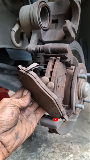 Wuling Confero Brake Pad Change #carrepair #automobile #mechanic #wulingconfero #brakefluid