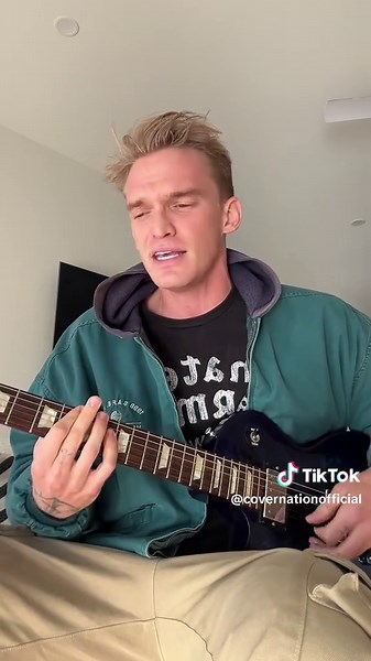 The nostaaaalgia 😍🥹✨ something about seeing @Cody Simpson cover @Justin Bieber in 2025 ❤️ #daisies #cover #singing #2010s #justinbieber #codysimpson #fyp