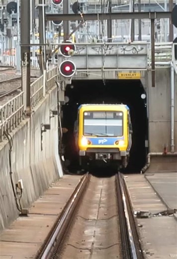 Xtrapolis Train Exiting the City Loop at Southern Cross