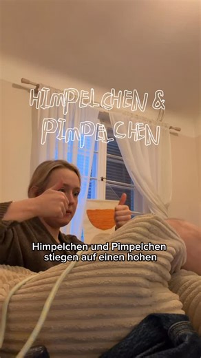 Mona mit 3 on Instagram: "Himpelchen & Pimpelchen✨💫 Kennt ihr den Heinzelmann und den Zwerg schon? Bei den Kindern in meiner Kita wird es immer ganz still wenn ich mit dem Fingerspiel anfange🤭 Probierts unbedingt aus! Fingerspiele fördern nicht nur die Bindung zwischen dir und deinem Kind, sie regen auch die Sprachentwicklung an und machen Spaß! Text: Himpelchen und Pimpelchen stiegen auf einen hohen hohen Berg. Himpelchen war ein Heinzelmann und Pimpelchen ein Zwerg. Sieblieben lange dort obe
