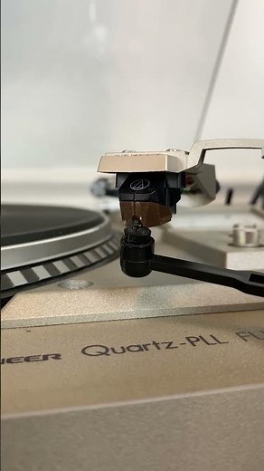3 easy ways to clean your record needle (aka stylus)!