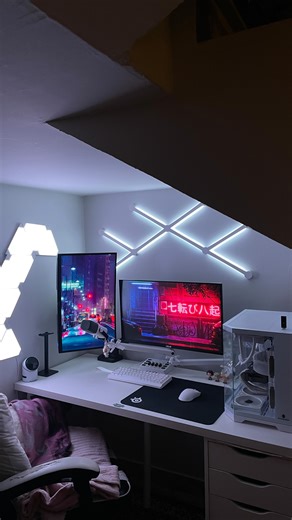 29 🇴🇲 on Instagram‎: "🏙️🤍🪽 . . . ‏White setup | gaming room | cleanaesthetic | clean setup I white gaming setup | cute setup setup inspiration I cozy desk setup | disk setup | desk inspiration | pc setups l home office l nanoleaf l nano lines l ‏#pcgaming #pcgamer #pcsetup#pcgamer #gamingsetups#setupinspiration #setuptour #desksetup#deskaesthetic #deskgoals #aesthetic #whiteaesthetic #anime #animelover #animeedit #setups #nintendo #gamingpc #gaminglife #fifine #fifinemicrphone #fifineam8 #f