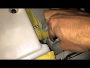 2007 Mitsubishi Outlander rear seat fix