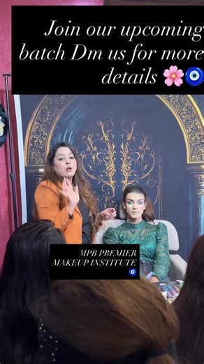 Pooja Verma | Makeup Artist | Makeup Educator🧿 on Instagram: "Right way to apply glitter JOIN OUR UPCOMING BATCH 😍🌸🧿 #makeupartist #viralvideos #instagood #makeuptutorial"