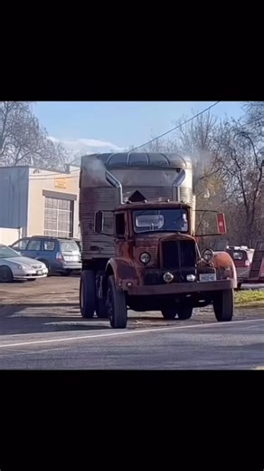 Hear the power of the Detroit Diesel roar as it tears down the road! 🚛💨 #DetroitDiesel #PowerfulPerformance #TruckLife | One Diesel