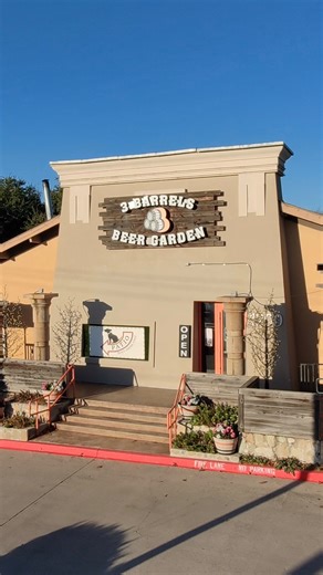 The Grapevine Edit on Instagram: "🎄☀️ Texas winter, am I right?! When it’s 80 degrees during the holidays, you lean into it — patio style. While the rest of the country is bundled up indoors, we’re out here soaking up sunshine and good vibes. There’s something extra magical about a Texas winter evening at Three Barrels Beer Garden ✨ String lights glowing, music drifting through the air, and that laid-back patio energy that instantly makes you want to stay awhile. This is the kind of spot where 