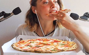 【Chiara】吃披萨 让人放松的咀嚼音_哔哩哔哩_bilibili