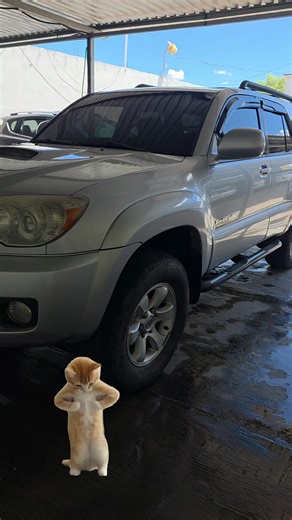 Toyota runner 2006 automático 4x4 motor 5.7 gasolina nítida información al 55537585 solo WhatsApp gracias