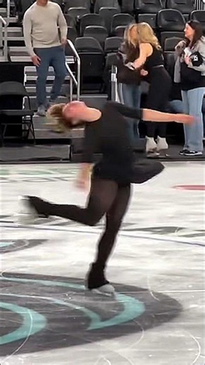 Alysa Liu's spin technique is incredible #figureskating #iceskating #AlysaLiu