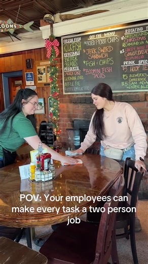 “I guess we all have different ideas of what teamwork means🙄” #server #serverlife #restaurant #servertiktok @Yorktown Pub