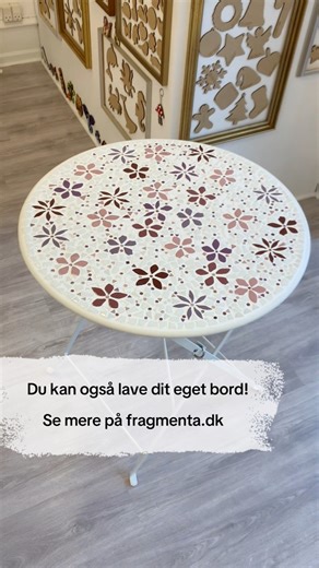8K views · 21 reactions | Sådan fuger vi dit bord når du har lagt mosaik på det Lav dit eget mosaik-bord hos Fragmenta - det kræver ingen tidligere erfaring med at lave mosaik, vi guider jer igennem processen! Se mere på fragmenta.dk漣 | Fragmenta Mosaic Lab | Facebook