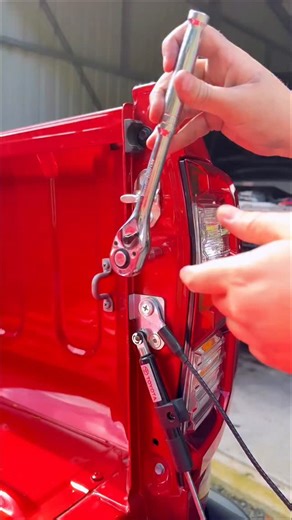 @himod4x4 makes it easy plug and play, full replacement tail lights installed in under 10 mins. . . . . . . #darche #4wdlife #4x4 #4x4nz #4x4offroad #4x4life # #toyota #hilux #arb #kenda #nz #himod #himodlights | Weekend Warriors 4X4