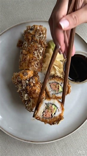 🍣 Crispy Spicy Sushi Roll By Bella