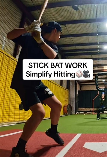 ⚾️🎥 1 easy way to Simplify Hitting. Start with the stick bat. Small barrel = small margin for error. When you square that up consistently, your regular bats barrel feels huge. Cleans up your swing path ✅ Sharpens your eyes ✅ Koi’s been putting in the work. Keep stacking days. 🍊 #simplifybaseball #hitting #swing #training