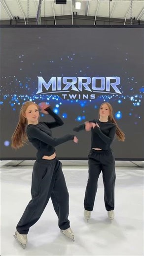 🫶🏻 #twins #dance #iceskating #fun #shortvideo #ytshorts #viralshort #sport #nike #trend #sisters