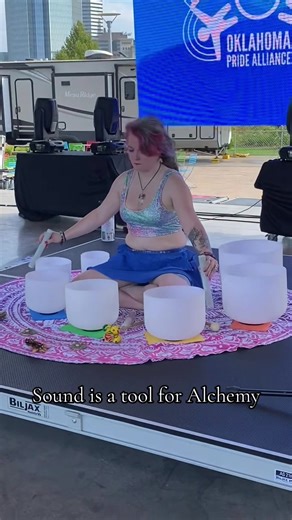 Sound Facilitation is truly the catalyst that got me to where I am today… It helped me break free from addiction. It assisted me in healing from losing my friend group. It cracked my heart space open in ways I never thought possible. Sound is universal. It’s a divine language. And it can bring so many blessings in your life when you open yourself up to it 🙌🏻 Sound Bath Basics launches this Sunday. Are you ready to step into the role of Sound Facilitation? #soundbath #onlinecourse #singingbowlt