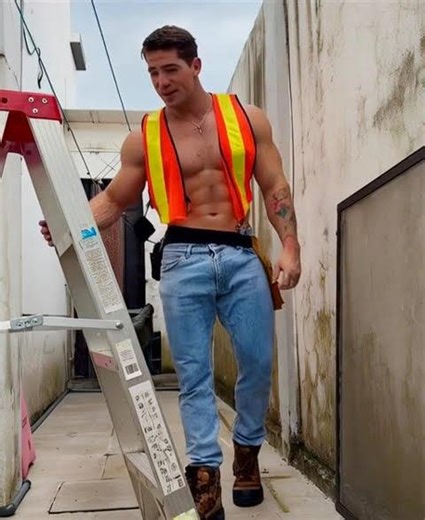Muscled Contractor at your House #musclebuliding #bodybuilders #model #muscle #male #fitnessmodel