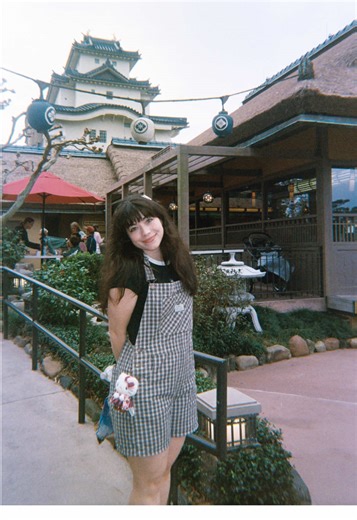 Calling all Disney Lovers!! Bring a disposable cam on your next trip and return to the magic you had when you were a kid 💓🥹 #disney #disneyadult #disneyinfluencer #waltdisneyworld #disposablecamera