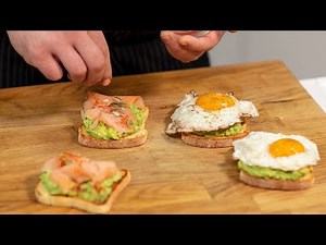 Non ho mai mangiato dei toast così deliziosi! Ricetta di toast con avocado uova e salmone.