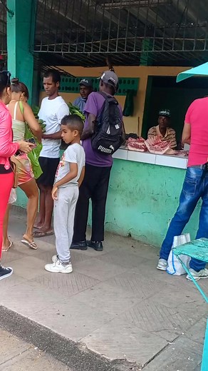 #lente_zero #santiagodecuba Mercado la bayamesa ave sueño esquina calle k Un abrazo a los santiageros de esta zona. Saludos. ,🫂🫂🙏🙏 | Carlos Manuel Tamayo Rodríguez