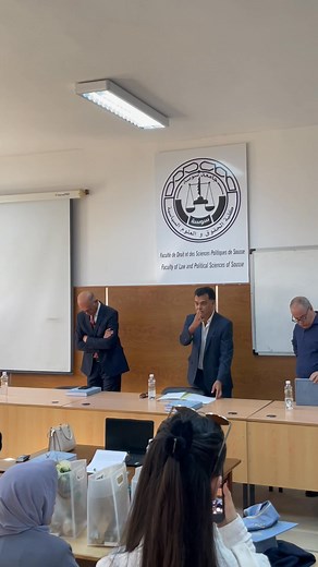 يُبارك نادي الثقافة للطالبة "مرام كريّم" مناقشتها لمذكّرة بحث في القانون الخاصّ تحت عنوان « Essai sur la rationalité des chiffres en droit de la SA » ⚖️💎 و تحصّلها على عدد 20/20 ألف مبارك لكلية الحقوق بسوسة ينضاف إلى مخزون المكتبة عمل تميّز بالثراء و التفرّد . نعتبره عملاً قانونيا فنّيا بامتياز لما حمله من جوانب قانونية، علمية، فلسفية و فنيّة. لا يخفى علينا حُسن تأطير و توجيه هذا العمل من قبل قامة القانون الخاص، الأستاذ و المؤطّر القدير "فتحي حامدي". دام التألّق و الإشعاع ❤️🙌🏻 | JurisArt FDSP