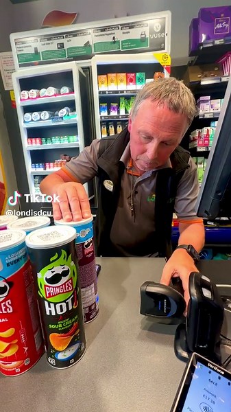 𝐒𝐏𝐄𝐂𝐈𝐀𝐋 - PRINGLES €2.50 instead of €3.50 🤪 #dublincityuniversity #dublin #dublinuni #ireland #1738 #trapqueen #fettywap #dublinuniversity #irishuni #irelanduniversity #dcu #londis #londisireland #londisdublin #londisdcu #londisdave #unimerch @DCU @Londis Ireland @Londis @Pringles @Pringles UK & Ireland