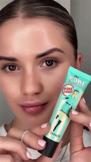 Tips for long-lasting makeup! Try our OG POREfessional primer and POREfessional Setting Spray, you'll thank us later 😉 #pore | Benefit Cosmetics