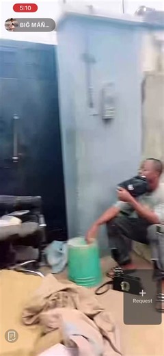 This guy and this lady met on a TikTok matchmaking show and went on just one date. The guy realized she wasn’t for him and decided not to continue things.Three days later, she showed up at his place with all her belongings, saying she was in love and wanted to move in with him. 😭He don carry werey for matchmaking 😂Omo no be small drama, stay tuned 😭