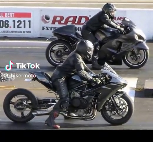 H2r Vs Hayabusa: Ninja H2r vs Suzuki Hayabusa Drag Bike Race