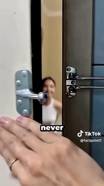 Easy Methods to Remove Mirror House Effectively