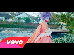 Grimes estrena vídeo y saca disco la semana que viene