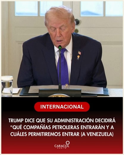 Caracol Radio on Instagram: "#Internacional | El presidente Donald Trump dice que su Administración decidirá "qué compañías petroleras entrarán y a cuáles permitiremos entrar (a Venezuela), y llegaremos a un acuerdo con ellas". Según el mandatario, compañías petroleras de su país "están gastando al menos 100 mil millones de dólares" para "reconstruir la capacidad y la infraestructura necesarias". Además, insistió en que se lleva "extremadamente bien" con el gobierno encargado de Venezuela, que d
