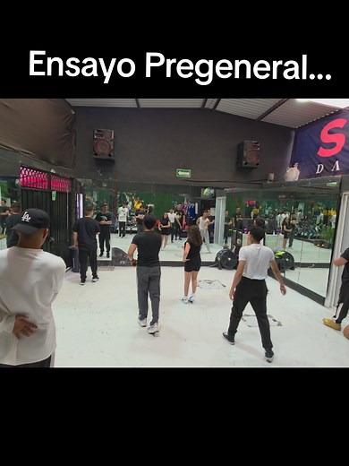 Ensayo de Vals para XV Años en Smack Dance Studio