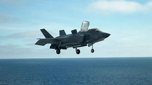 Marines show F-35B vertical landing capabilities on warship in the Pacific