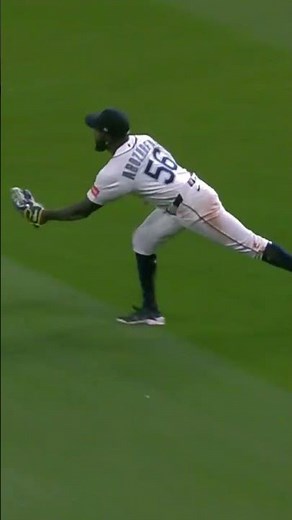 Arozarena’s Superman Catch… in SLOW MOTION! 😳⚾️