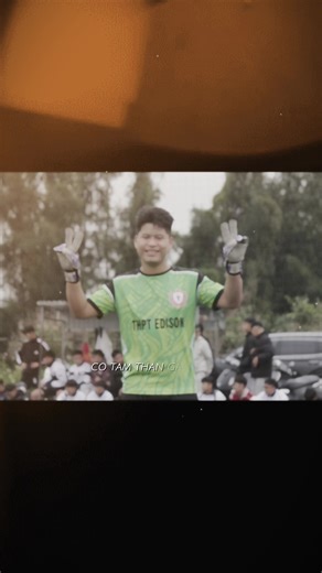 Vũ Nguyễn Kỳ Anh – Người giữ khung thành của lớp 10C4 trong đội hình All K10 Edison 🧤⚽ Nối tiếp hành trình của lớp 10C4 là một chốt chặn đáng tin cậy trong khung gỗ. Sở hữu lối chơi chắc chắn cùng sự tập trung cao độ, Kỳ Anh là một trong những nhân tố quan trọng trong đội hình Edison. Với kinh nghiệm thi đấu và những thành tích đạt được cùng các đội bóng như Đông Khê FC, Hồ Sen FC, và mới đây được triệu tập tham gia VSport, anh ngày càng khẳng định được khả năng của mình. Những pha phản xạ khó 
