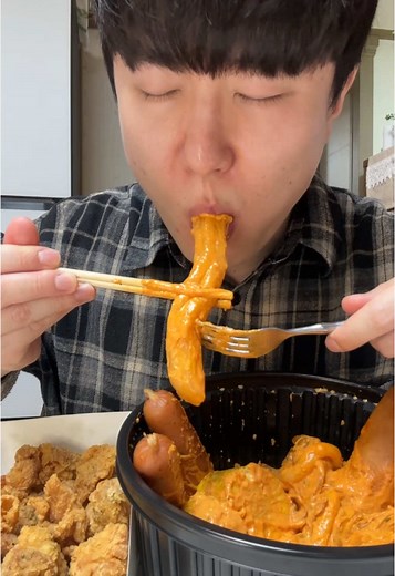 로제!! 여러분 로제 떡볶이 좋아하시나요?! 돌아온 떡볶이 쿨타임!!🤤 토핑 가득 먹으면 더 맛있지~~😋 #mukbang #eatingshow #eating #foodie #foodtiktok #food #mukbangasmr #먹방 #tteokbokki