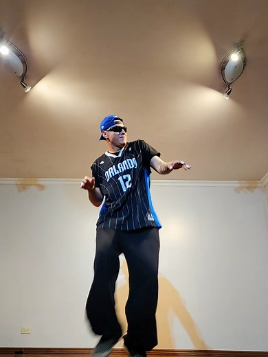 Bailando Rock and Roll al Estilo de Elvis Presley