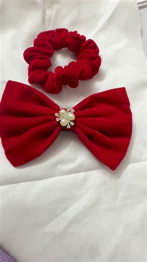 Scrunchie. Hair bow | Melisa Pereira