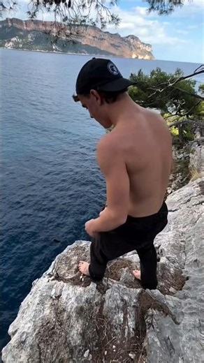 STEEZY ! SUPER DODS 360° 20,7 M. IG @hugo.crle #cliffdiving #dods #steezy #acrobatics #freestyle