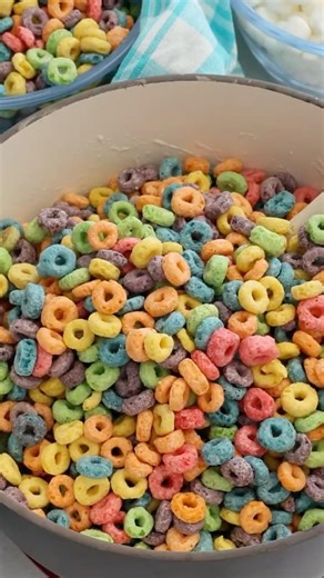 Froot Loops Marshmallow Treats – Easy 3 Ingredient Dessert