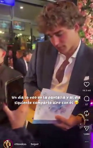 me caí de orto cuando vi que tenía como treinta años, un matrimonio y una hija. tini sos una blda por estar con un banana adicto a la cámara y no con este HOMBRE