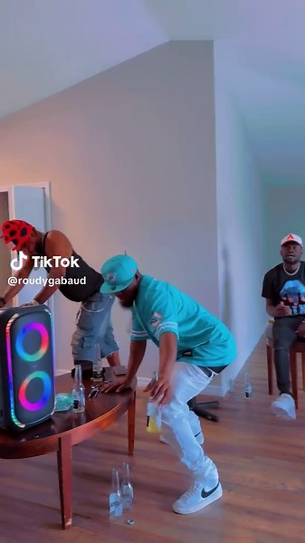 Neg souke pye a🇺🇸 (@roudygabaud)’s videos with original sound - young_riche_dollar