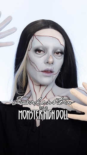 piper nelson on Instagram: "The Creature as a @monsterhigh doll 🍁🤍⚡️🥀 as soon as I saw @frankensteingdt I KNEW I had to transform into this unreal character by @mikehill_creations 🥹 everything about this film is straight PERFECTION 🫶🏻 ALSO my creative makeup course is currently live where you can learn how to do all this & more 🎨 comment “course” & I’ll send it over ✨ ⁣ ⁣ products: @milkmakeup hydro grip primer @glisten_cosmetics spectra bases in white, grey & blue @rcmamakeup no color po