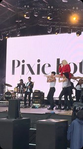 i’ve been carrying for 5 months the least they could do is carry me on for the introoo | Pixie Lott