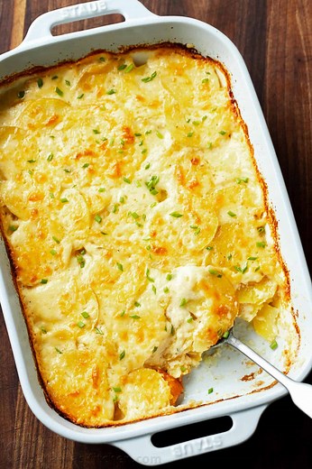 Thinly sliced layers of potatoes are tossed in a rich and flavorful cheese sauce and baked until bubbly and golden. Recipe: https://natashaskitchen.com/au-gratin-potatoes/ | NatashasKitchen.com