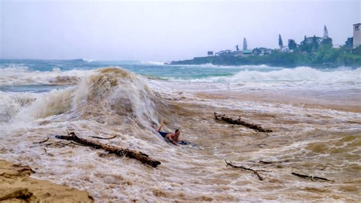 Jamie O’Brien nearly gets worked by ‘scary big’ Waimea River wave (video)